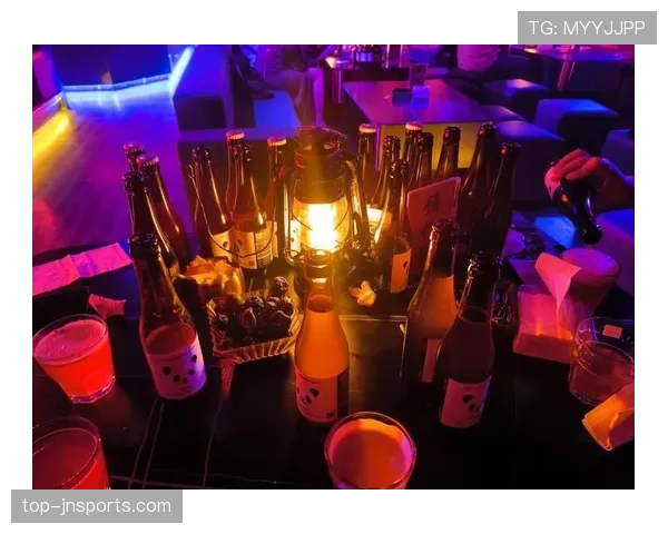 扎克拉文训练完直接去夜店蹦迪？这体力也太离谱了吧